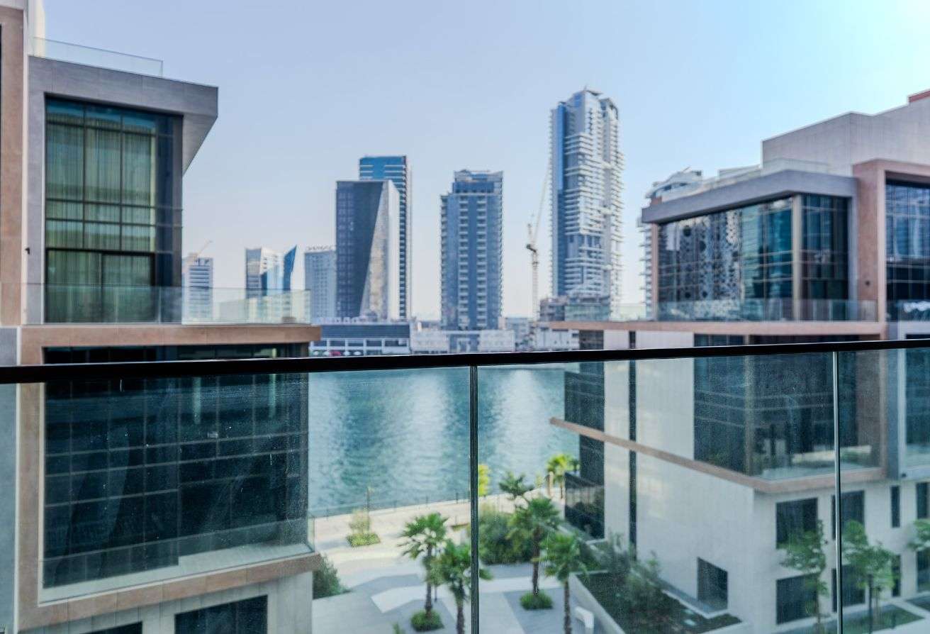 1-bedroom apartment in Peninsula Five Dubai AED 2.2M